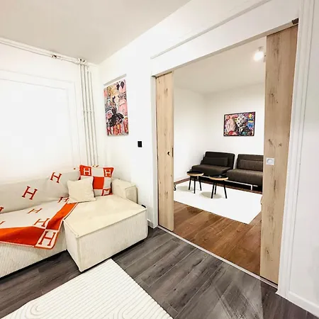 Champs-elysees Apartmán *